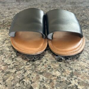 Universal thread womens black flat sandals size 9